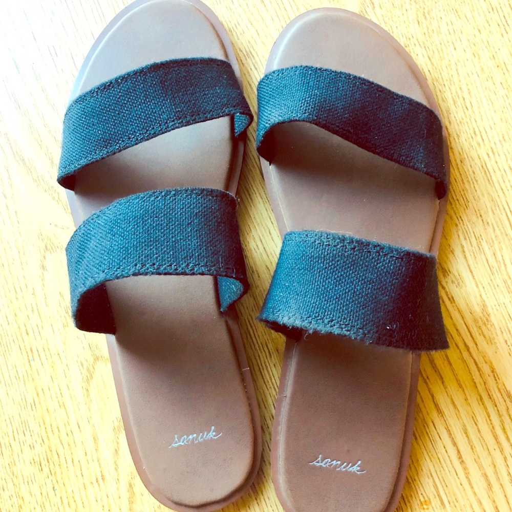 Sanuk! Black Gora Yoga Sandals